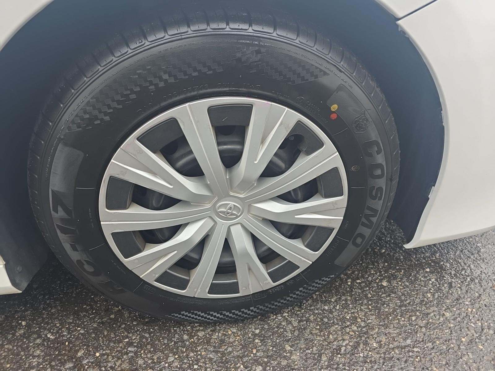 2022 Toyota Camry Hybrid LE FWD