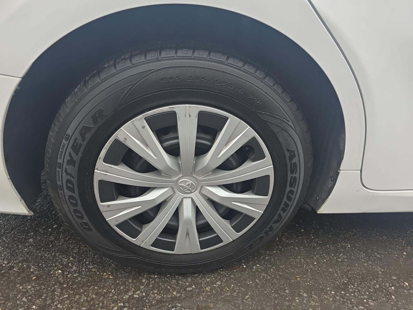 2022 Toyota Camry Hybrid LE FWD