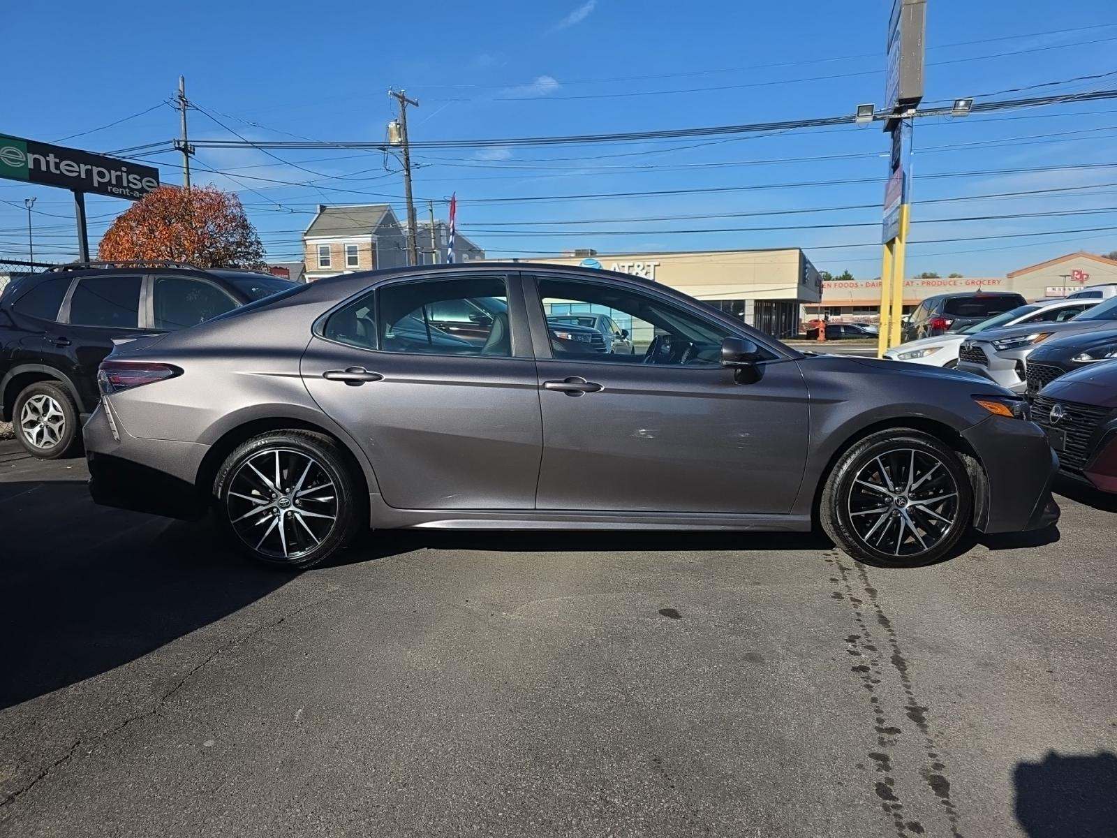 2022 Toyota Camry SE FWD