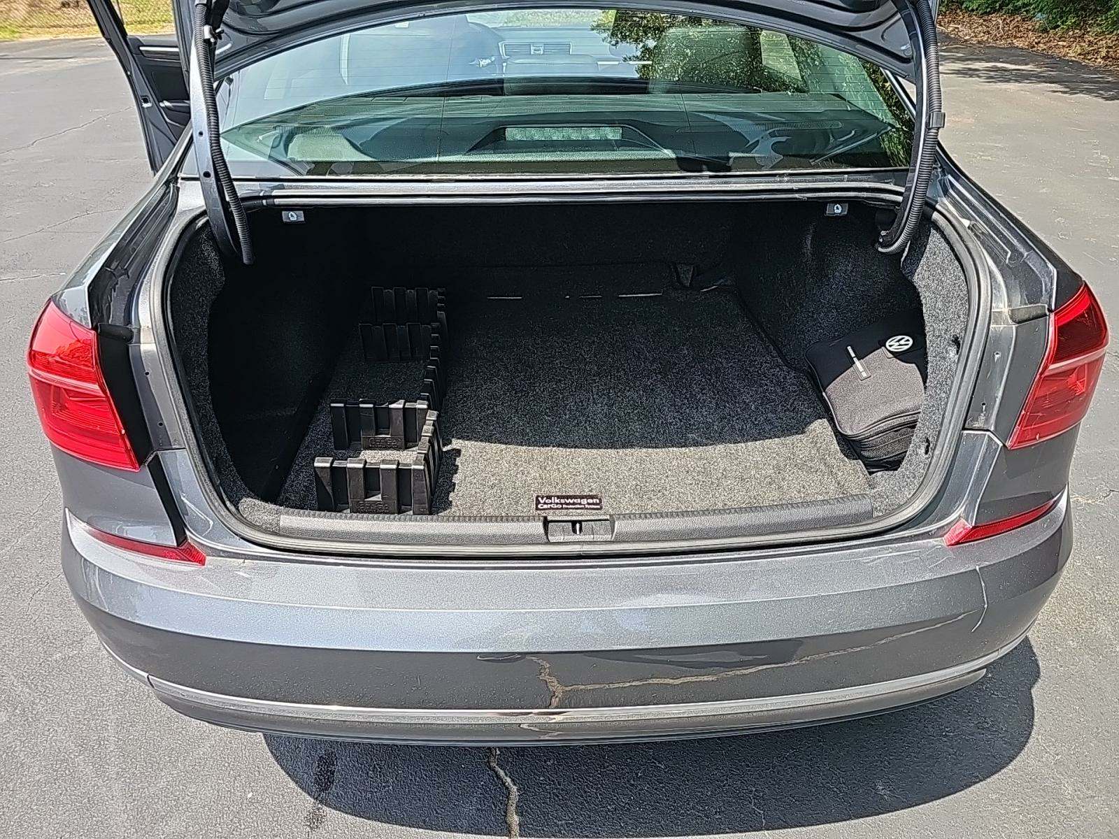 2016 Volkswagen Passat 1.8T SE FWD