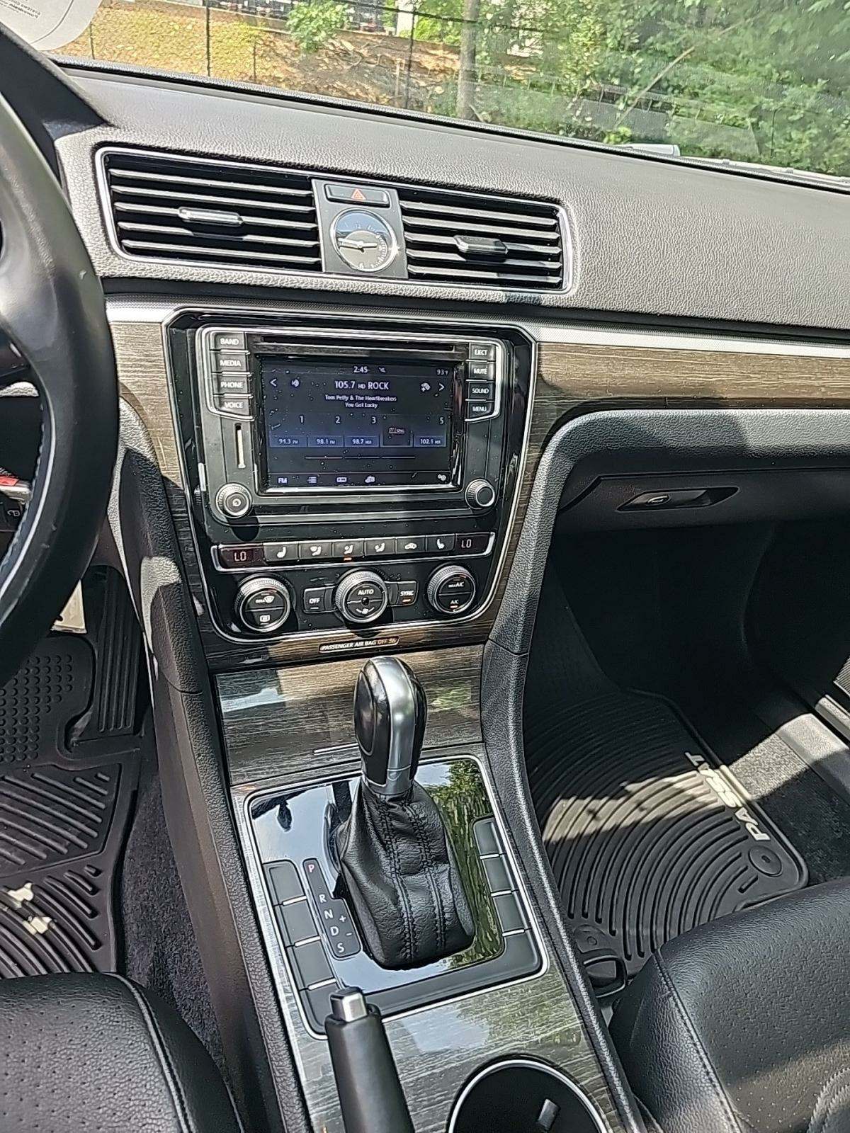 2016 Volkswagen Passat 1.8T SE FWD