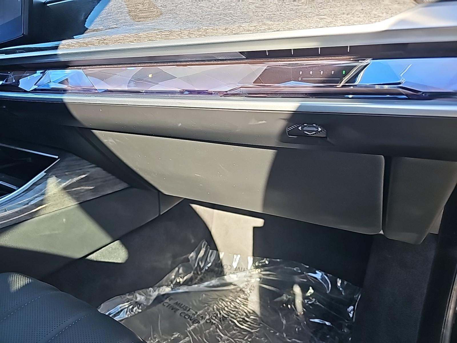 2025 BMW 7 Series 740i RWD