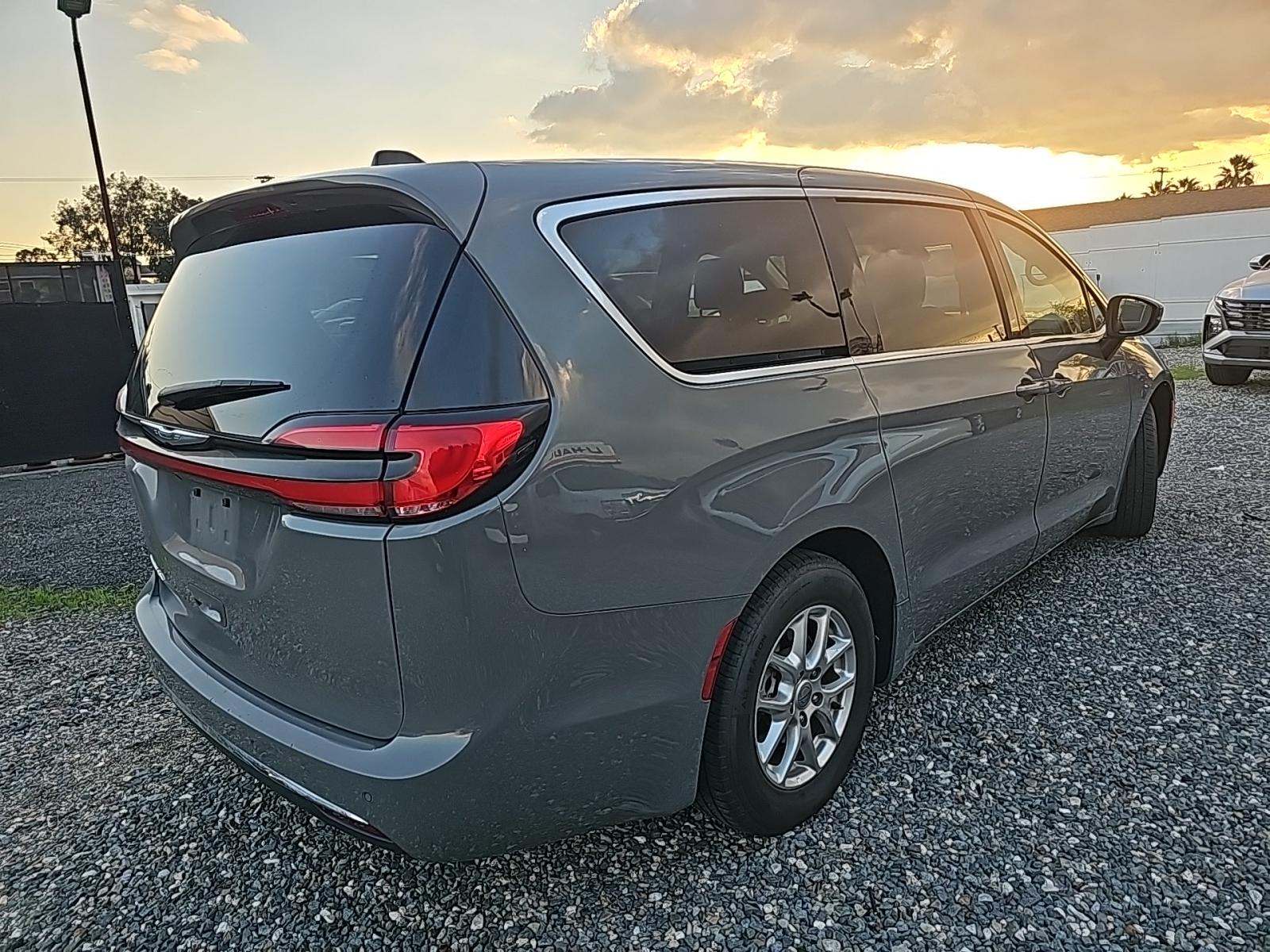 2023 Chrysler Pacifica Touring L FWD