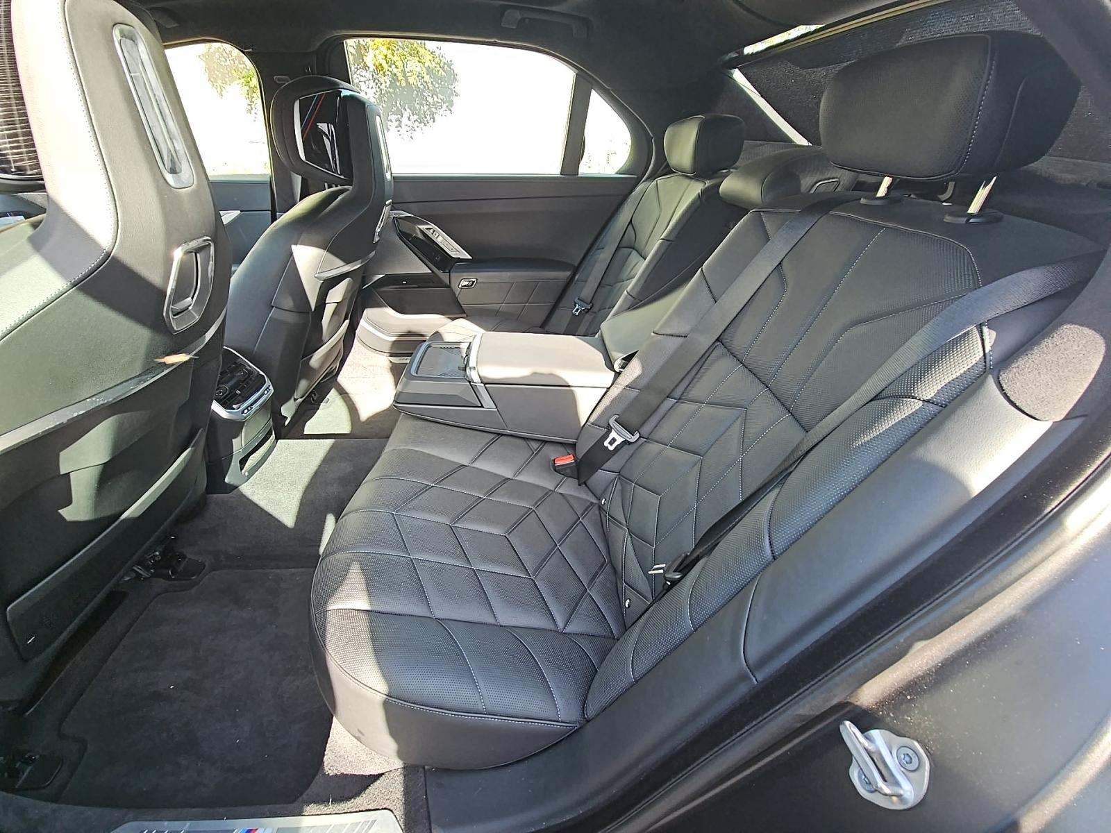 2023 BMW 7 Series 740i RWD