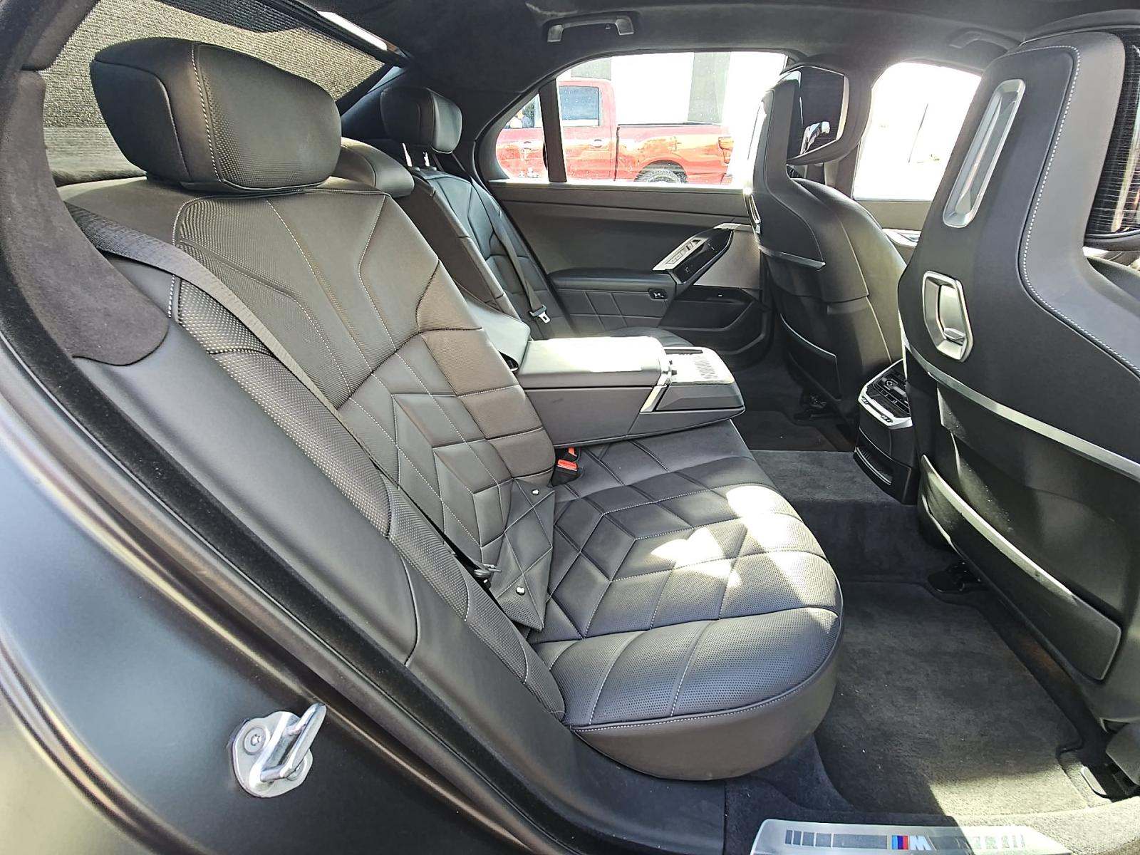 2023 BMW 7 Series 740i RWD