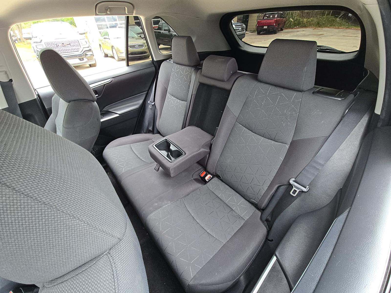 2021 Toyota RAV4 XLE FWD