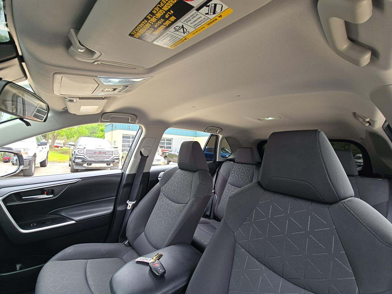 2021 Toyota RAV4 XLE FWD