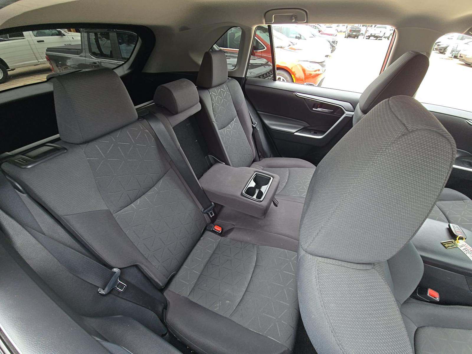 2021 Toyota RAV4 XLE FWD