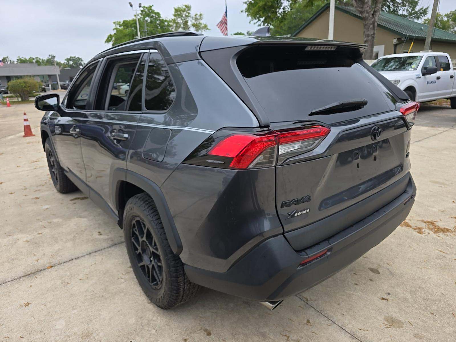 2021 Toyota RAV4 XLE FWD