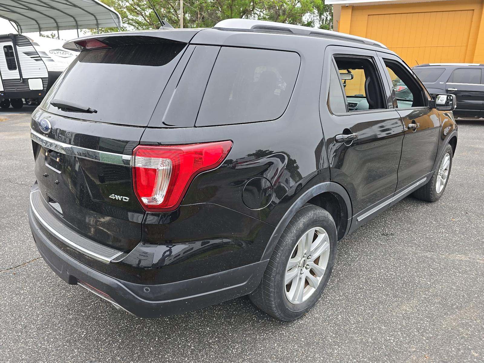 FORD EXPLORER - 3