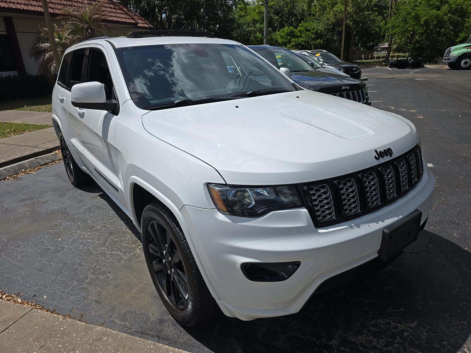 JEEP LAREDO ALTITUDE EDITION - 4