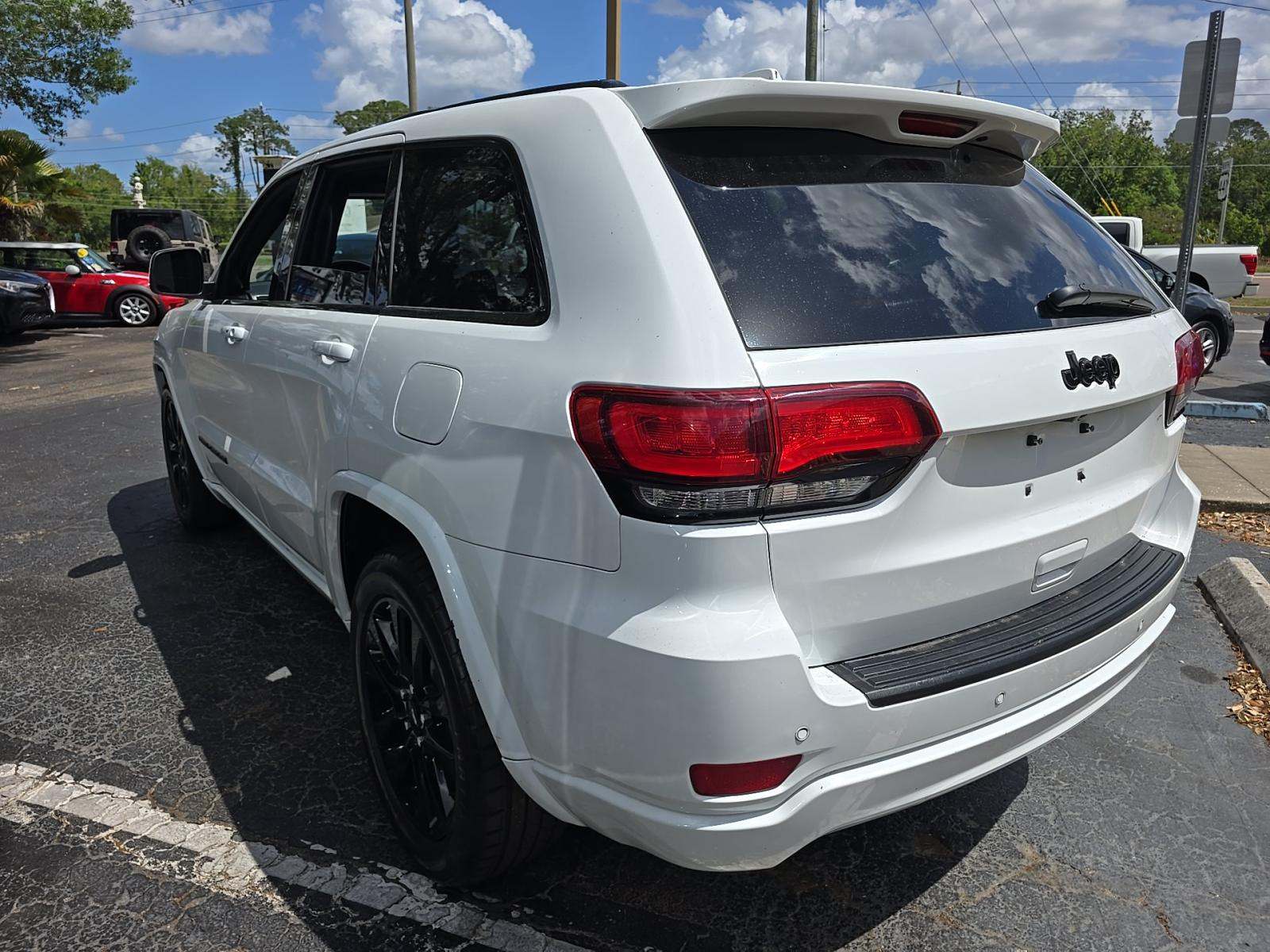 JEEP LAREDO ALTITUDE EDITION - 2