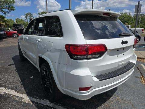 JEEP LAREDO ALTITUDE EDITION - 2
