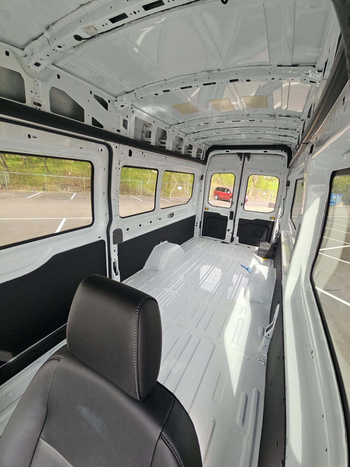 FORD TRANSIT 350 - 9