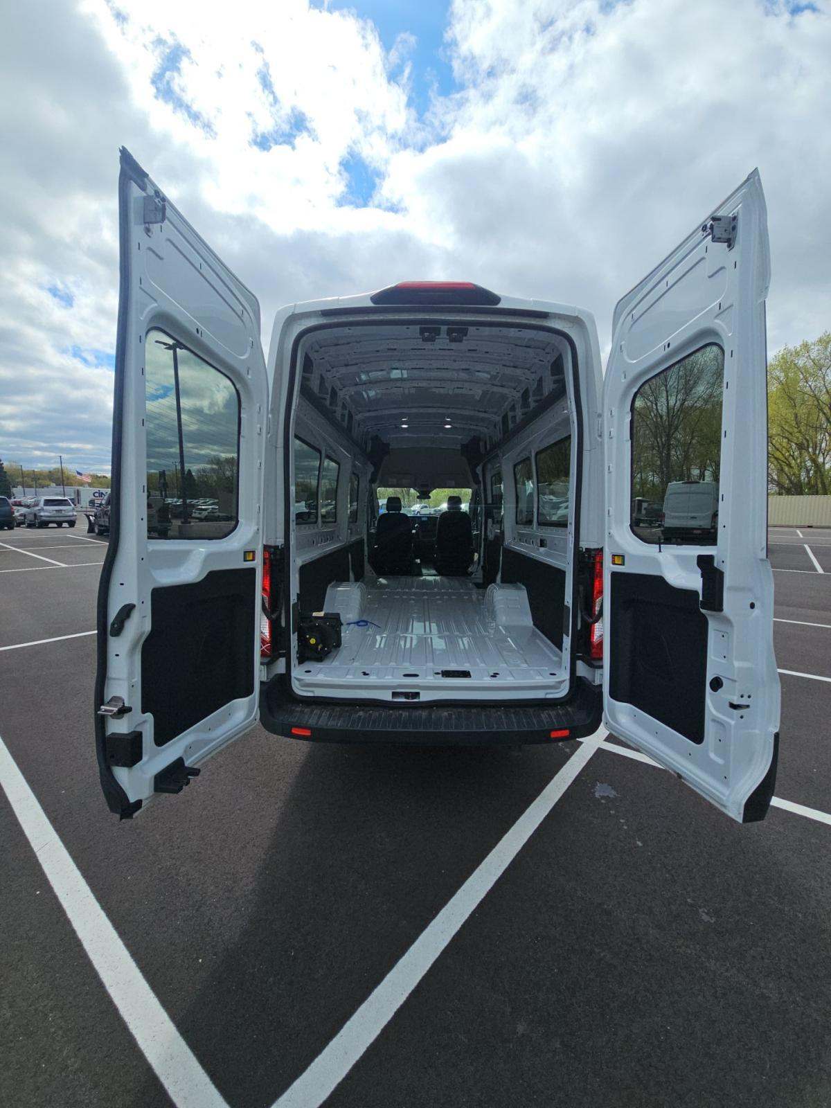 FORD TRANSIT 350 - 10