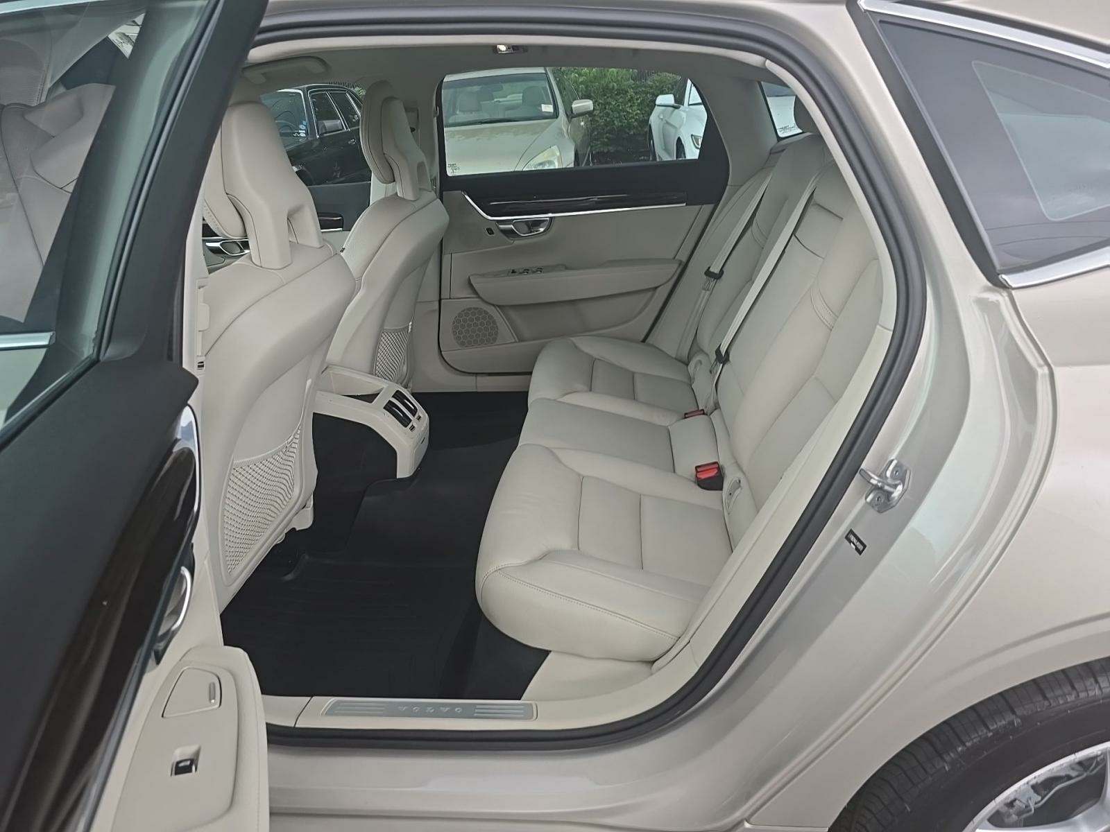 2018 Volvo S90 T5 Momentum AWD