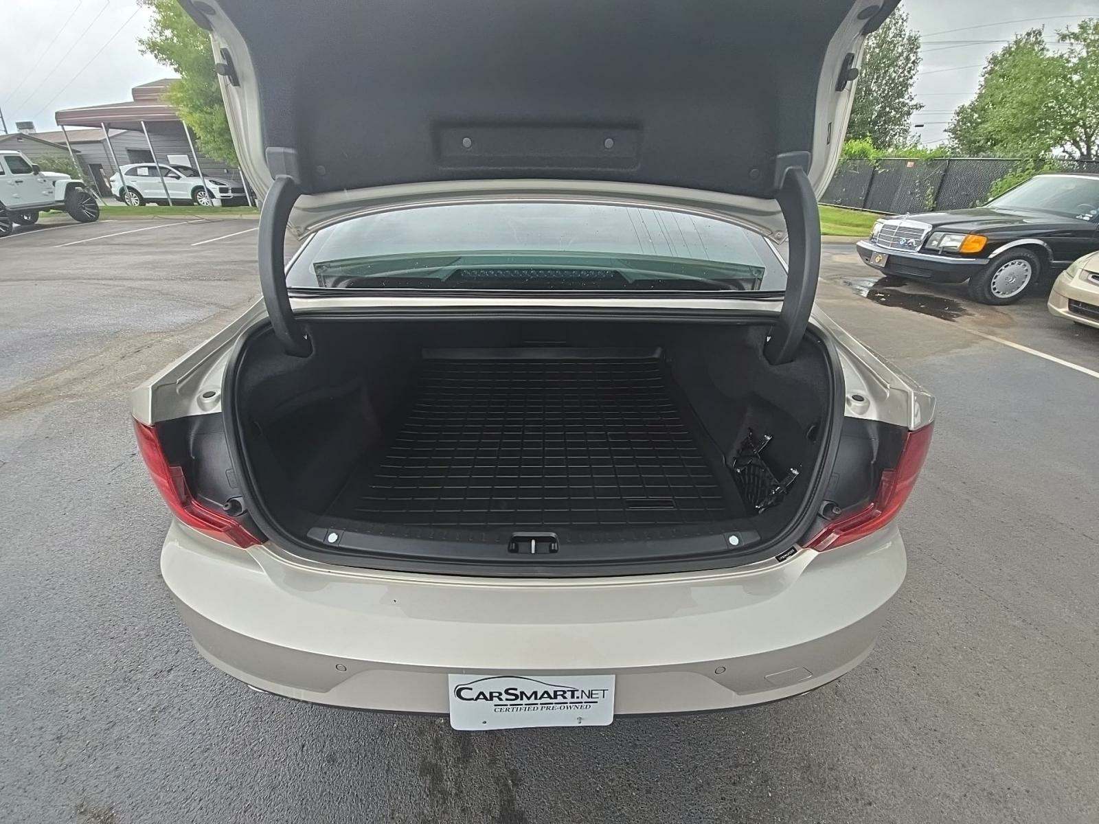 2018 Volvo S90 T5 Momentum AWD