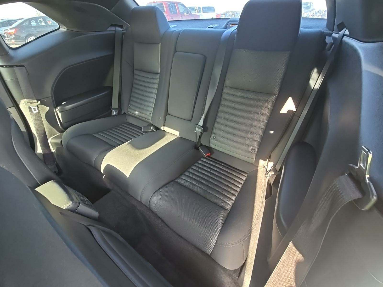 2013 Dodge Challenger R/T RWD