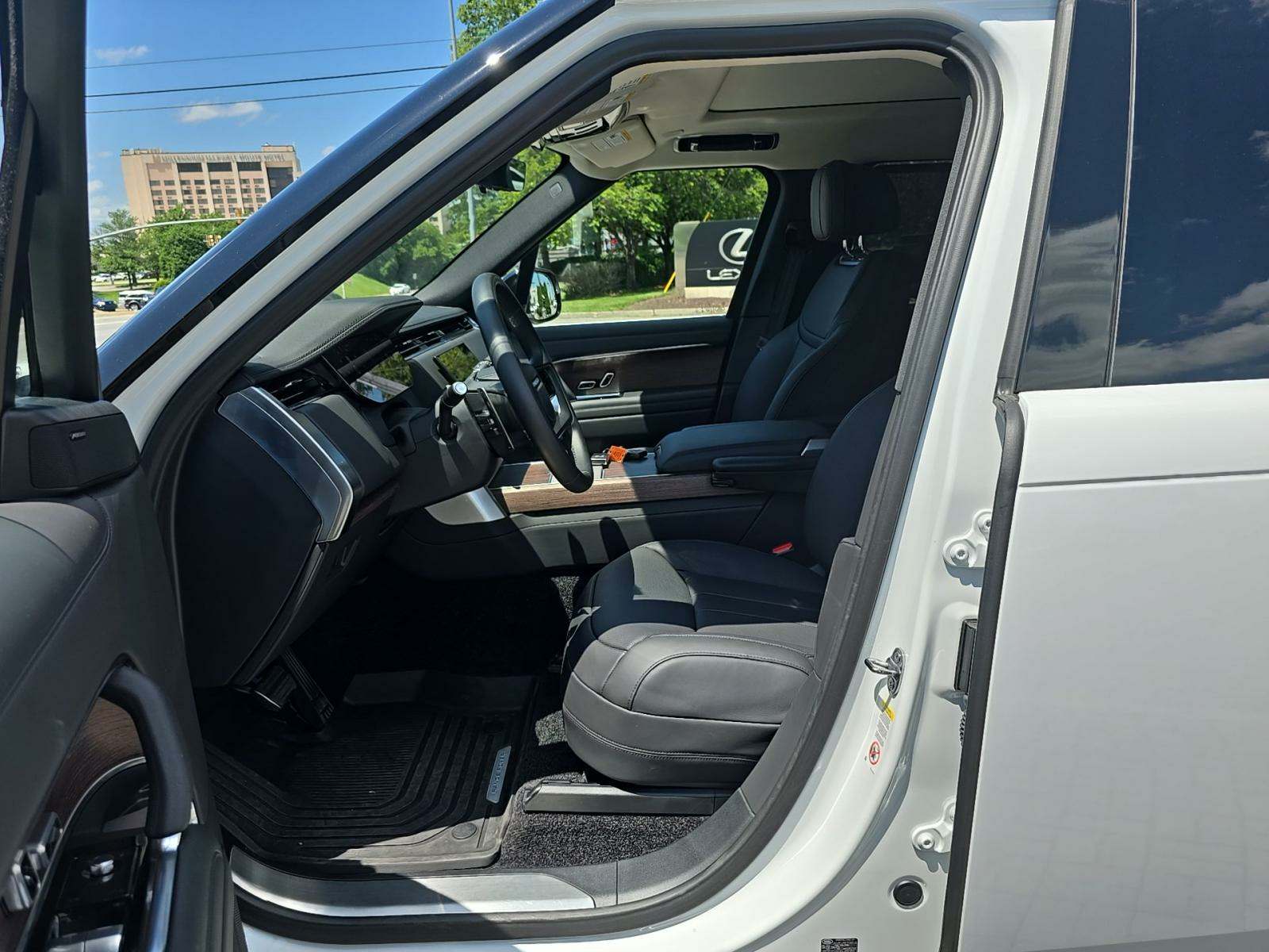 2024 Land Rover Range Rover SE LWB AWD