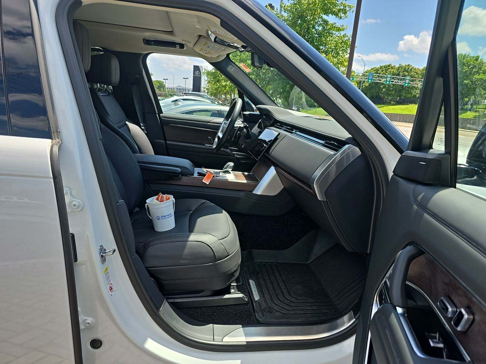 2024 Land Rover Range Rover SE LWB AWD