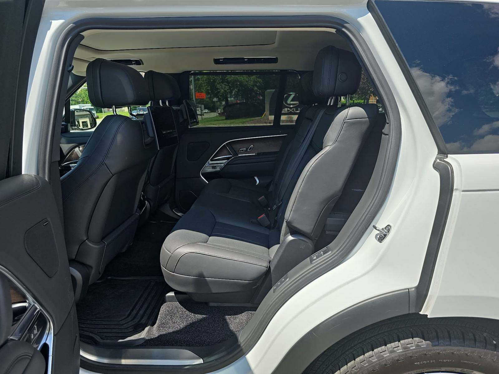 2024 Land Rover Range Rover SE LWB AWD