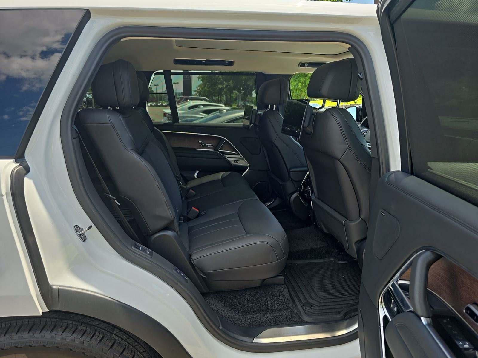 2024 Land Rover Range Rover SE LWB AWD