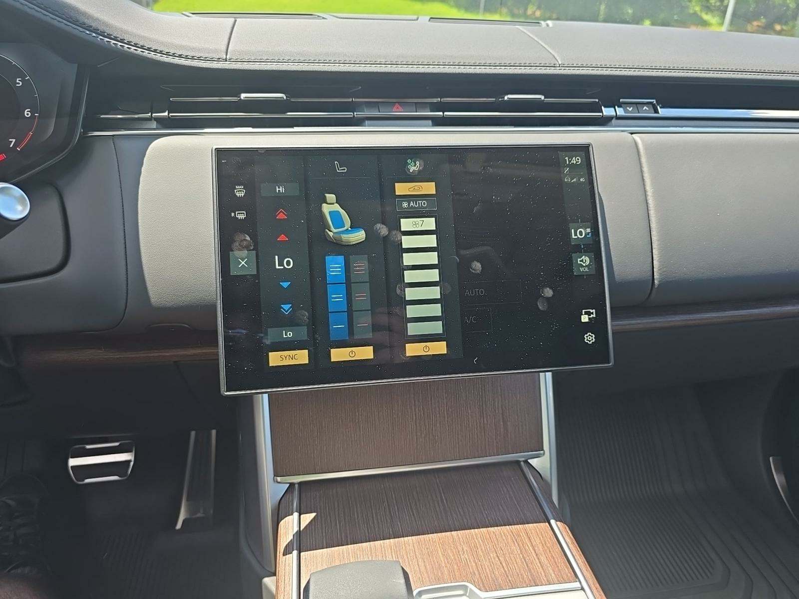 2024 Land Rover Range Rover SE LWB AWD