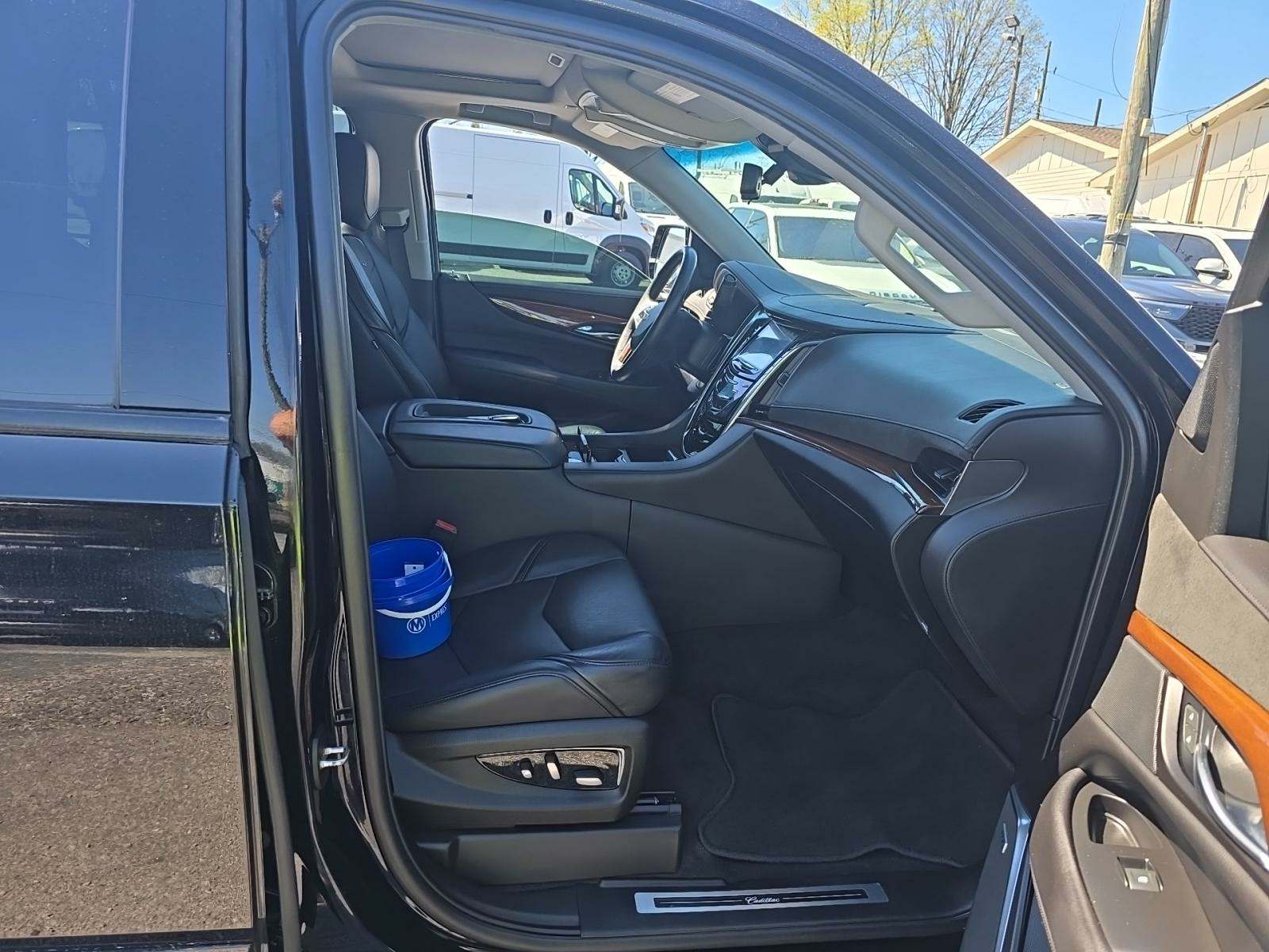 2020 Cadillac Escalade Luxury AWD