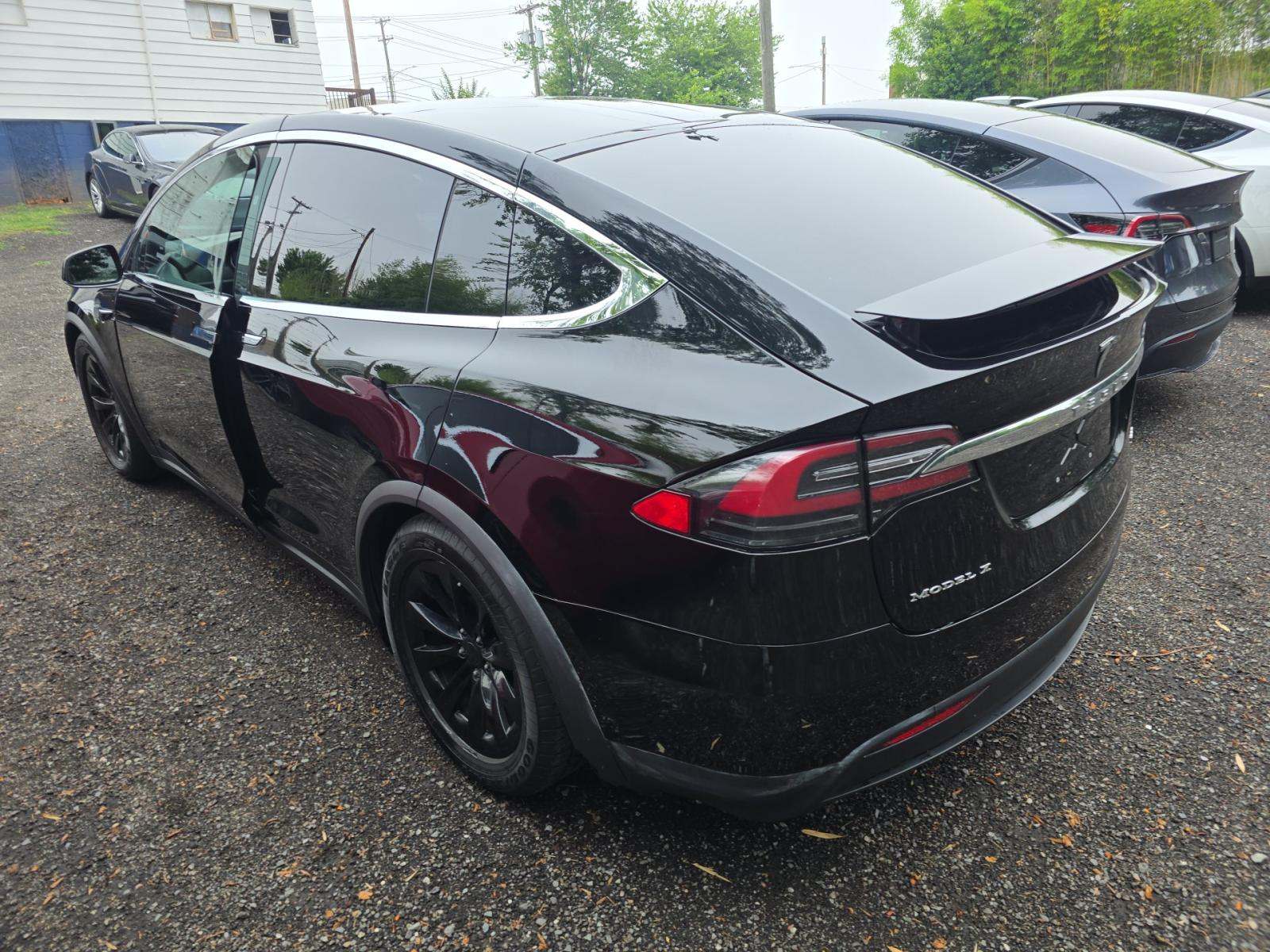 TESLA MODEL X - 2