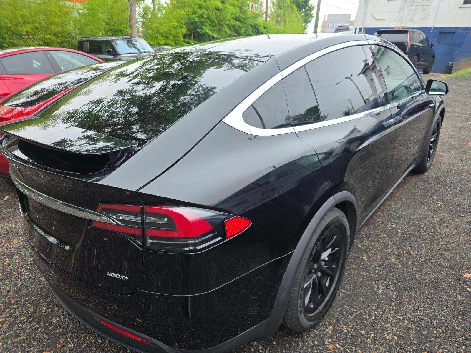 TESLA MODEL X - 3