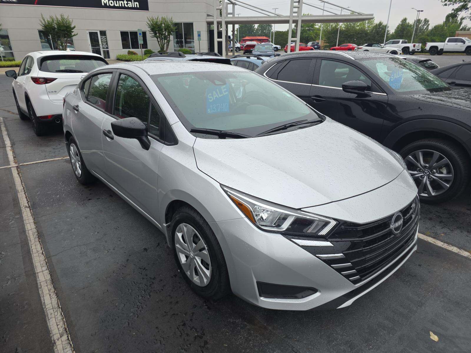 NISSAN VERSA - 4