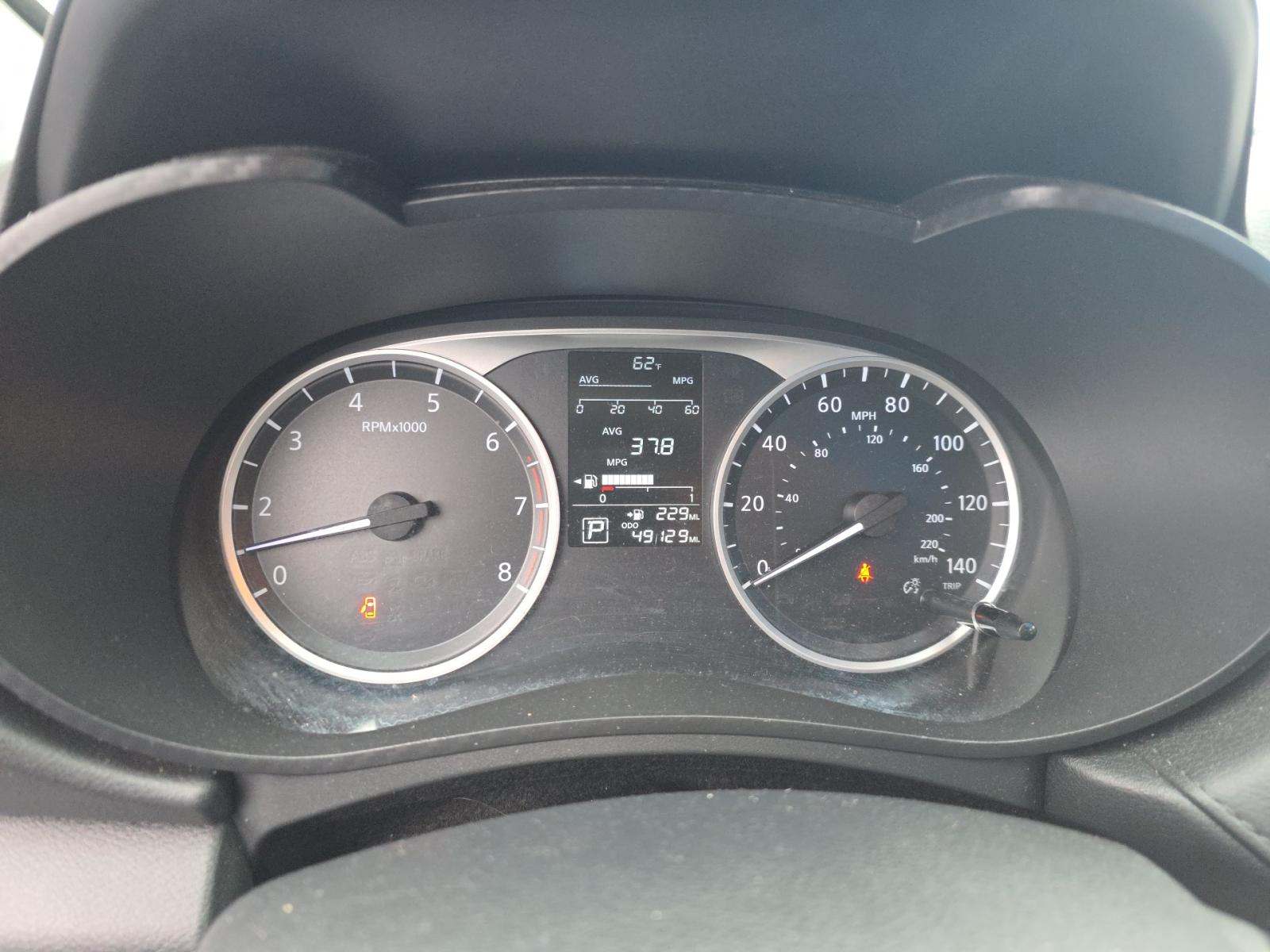 NISSAN VERSA - 8