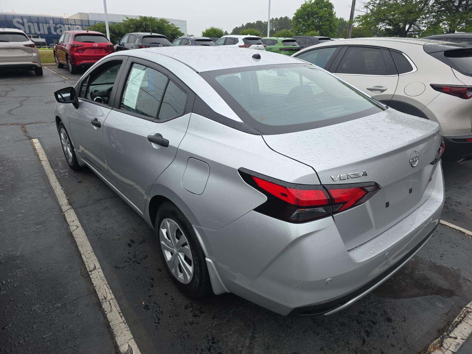 NISSAN VERSA - 2