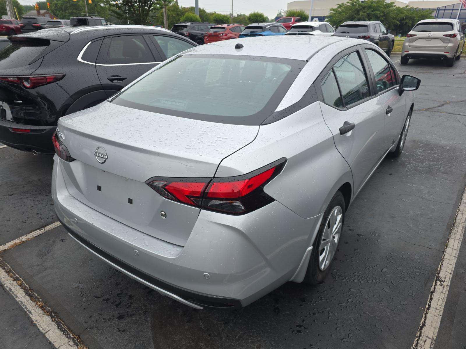 NISSAN VERSA - 3