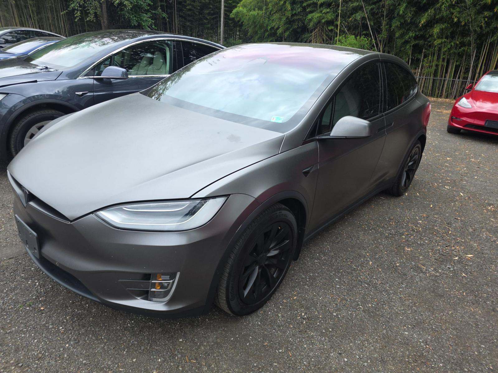 TESLA MODEL X - 1