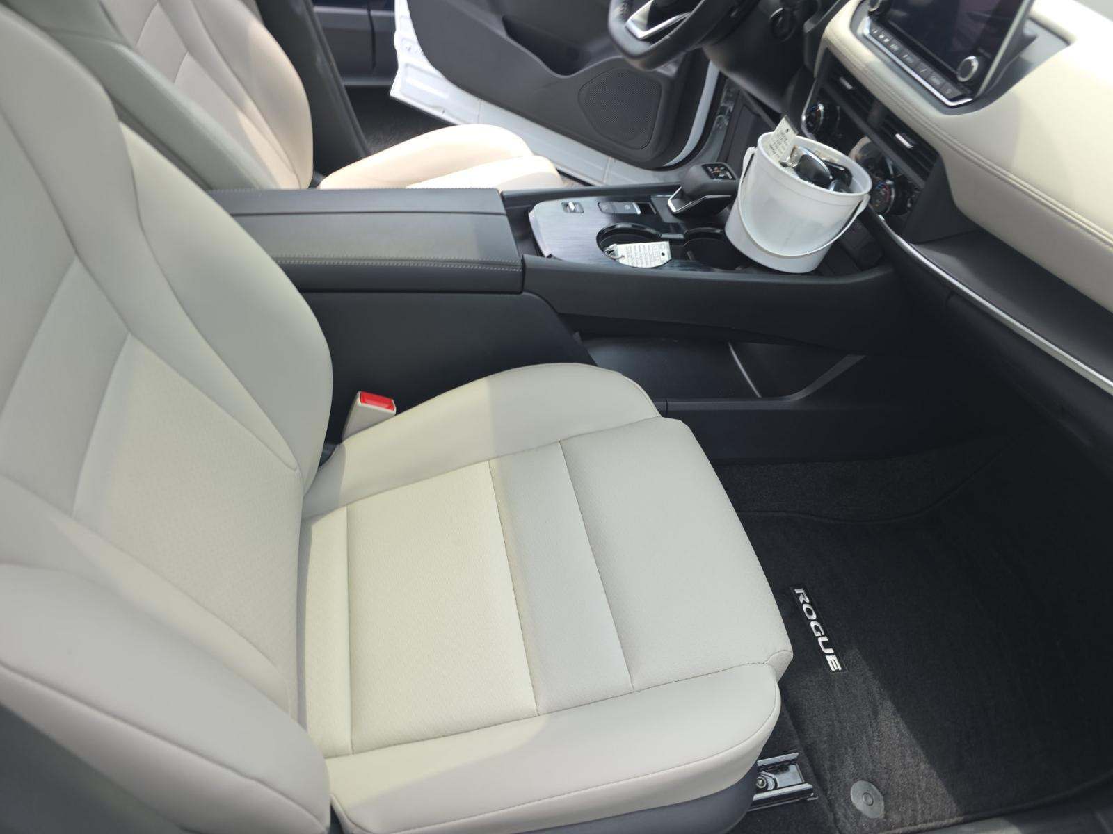 2024 Nissan Rogue SV FWD