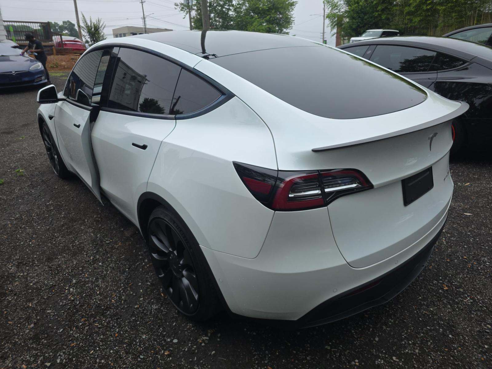 TESLA MODEL Y - 2