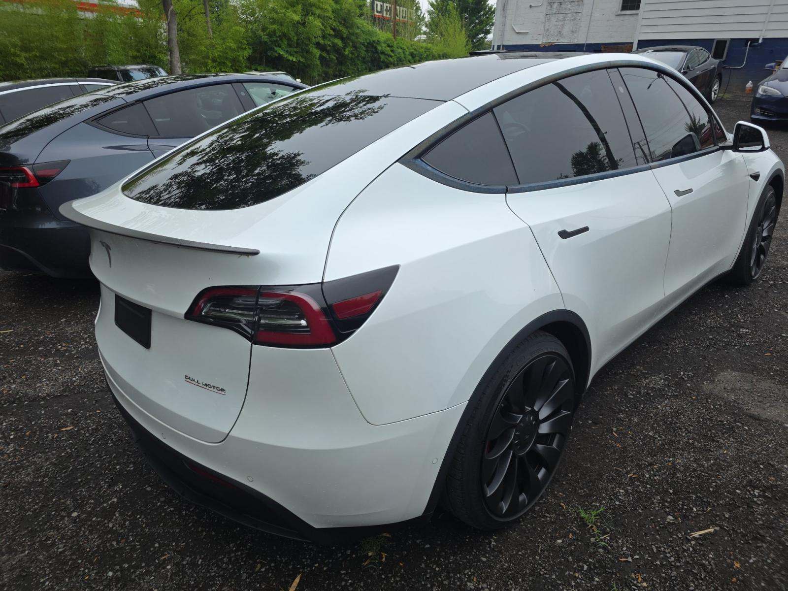TESLA MODEL Y - 3