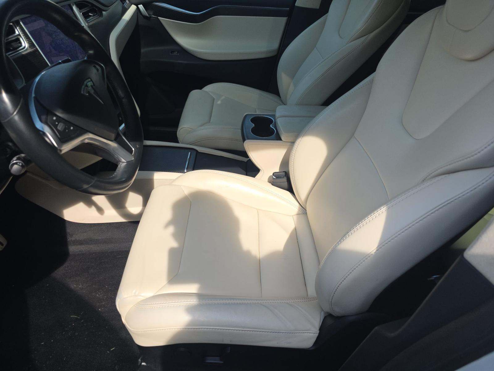 TESLA MODEL X - 6