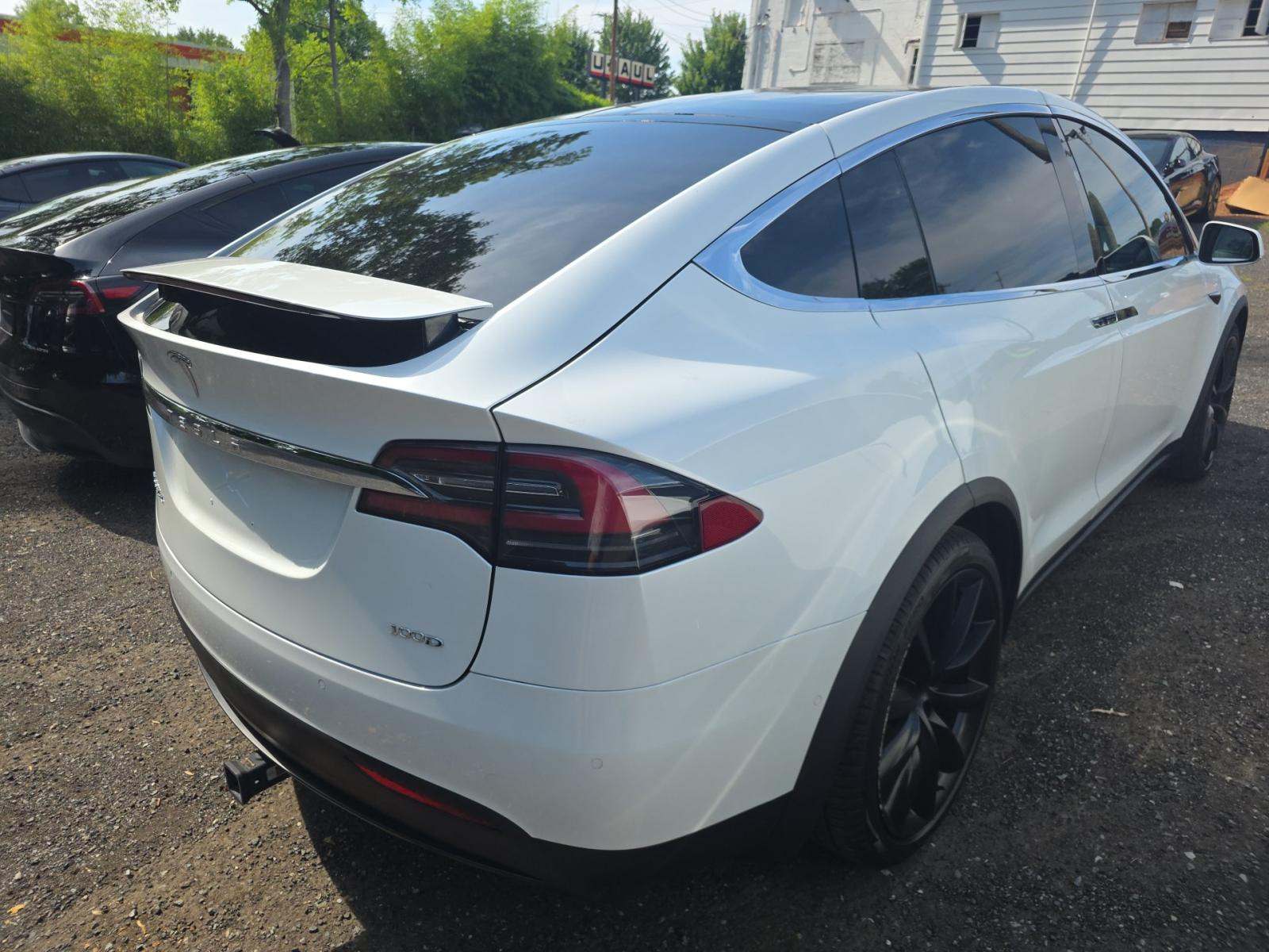 TESLA MODEL X - 3