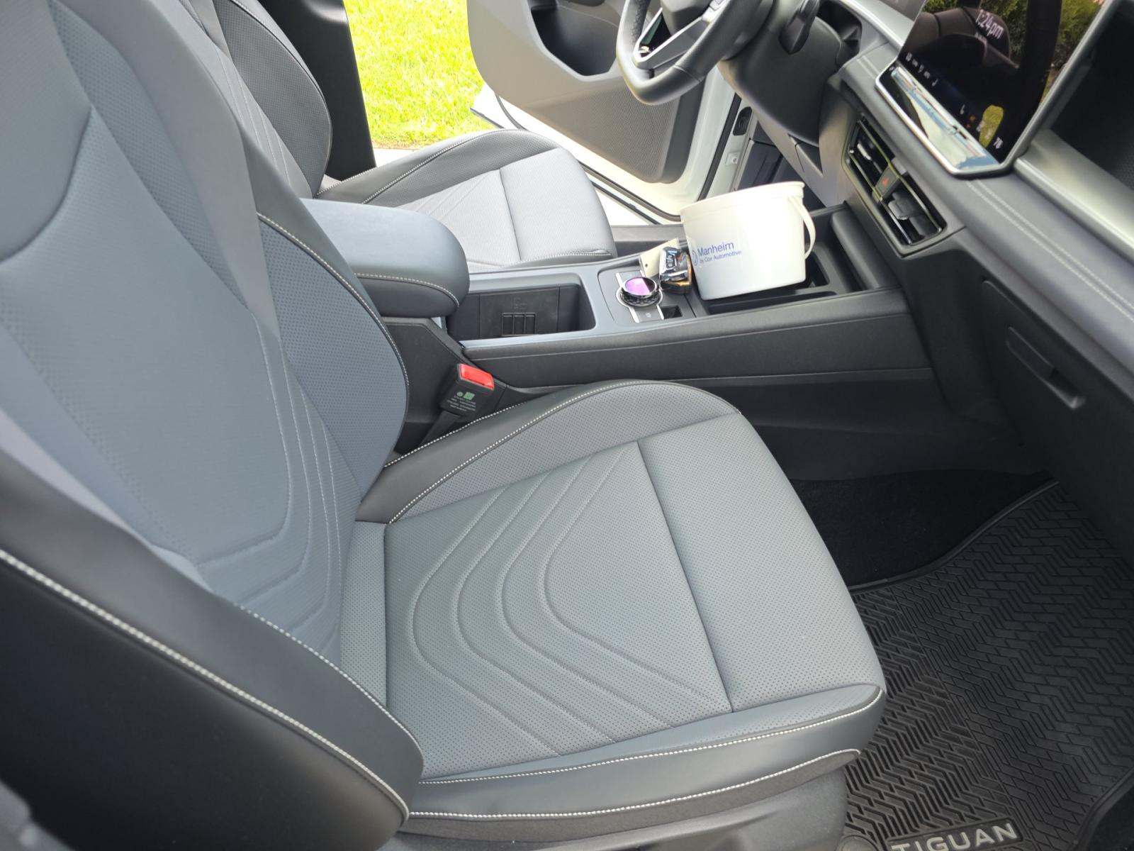 2025 Volkswagen Tiguan 2.0T SE R-Line Black AWD