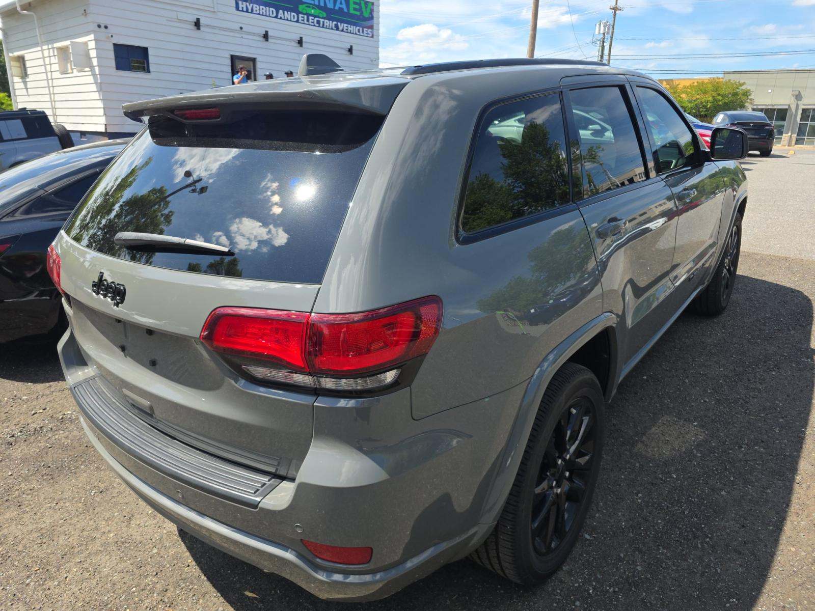 2022 Jeep Grand Cherokee Laredo X RWD