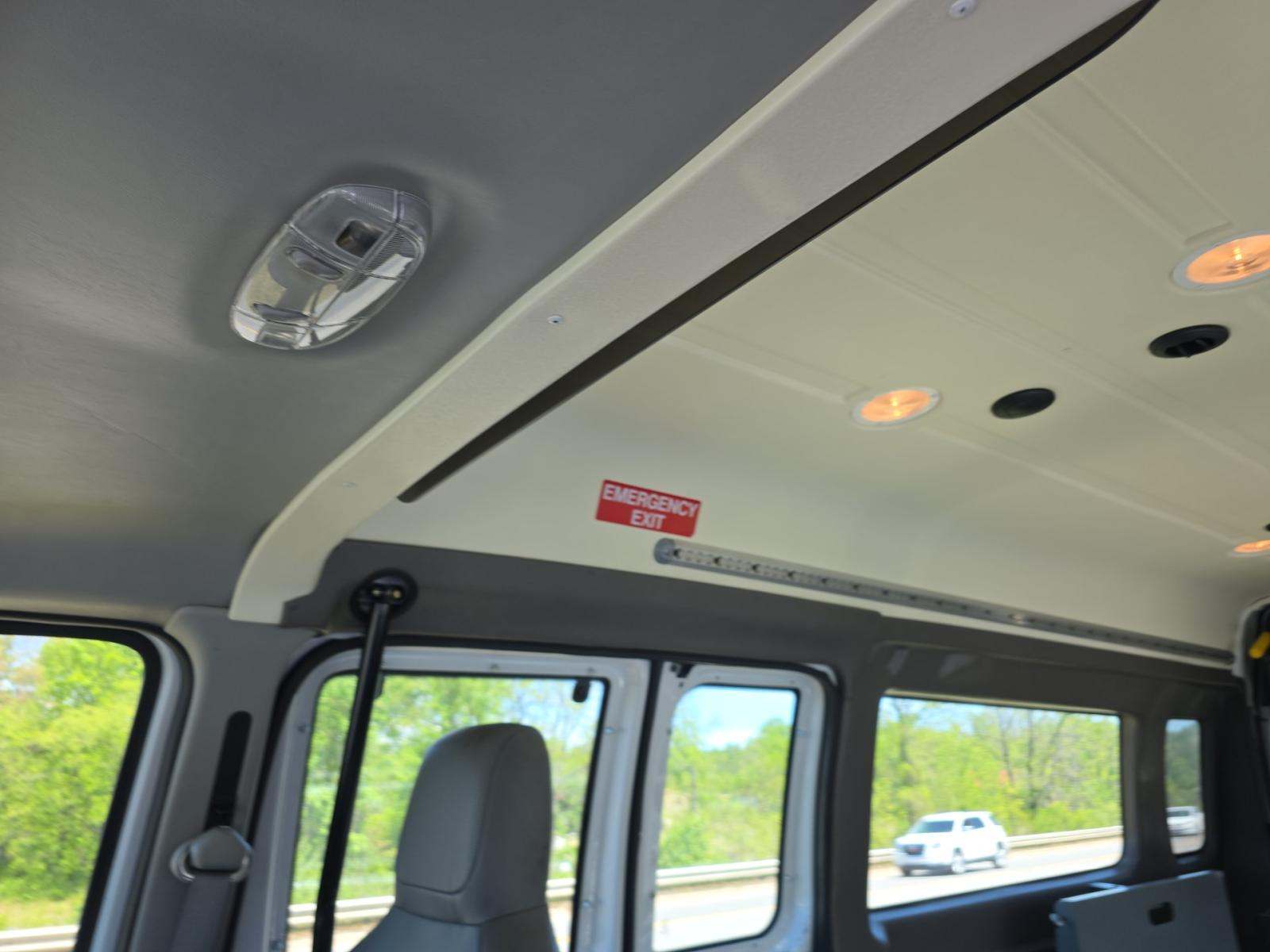 FORD E-350 - 10