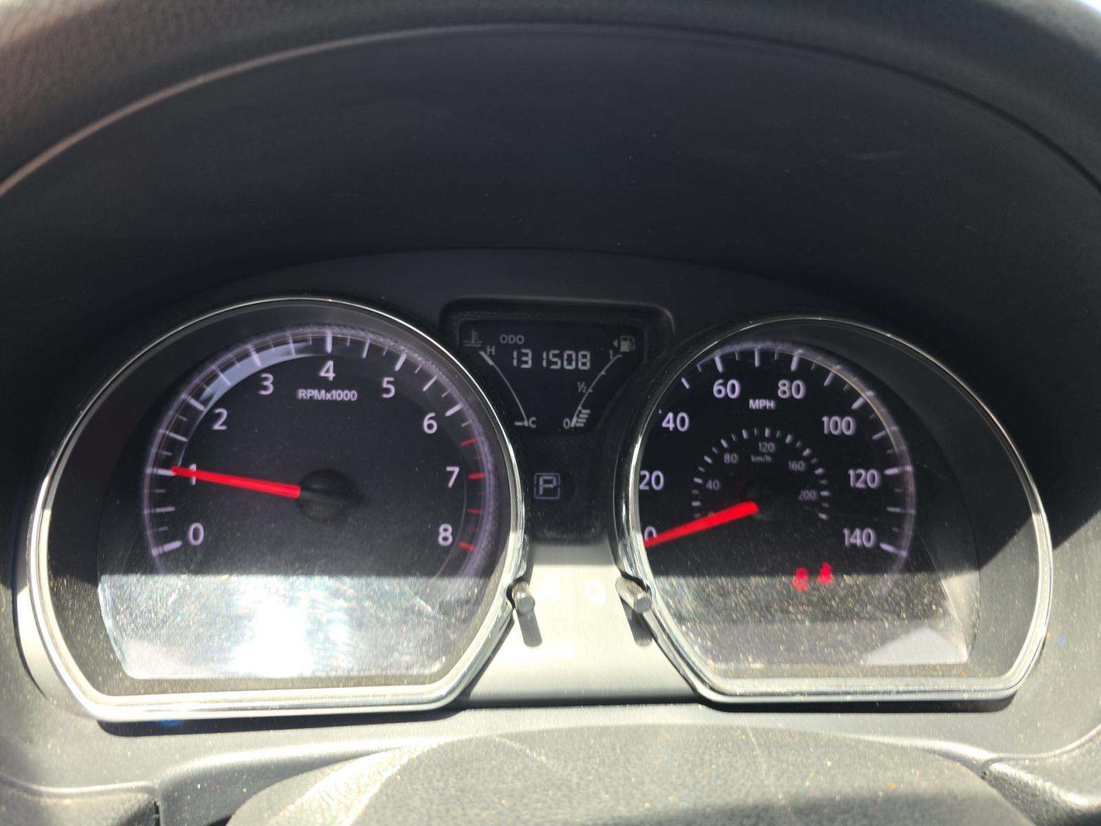 NISSAN VERSA - 8