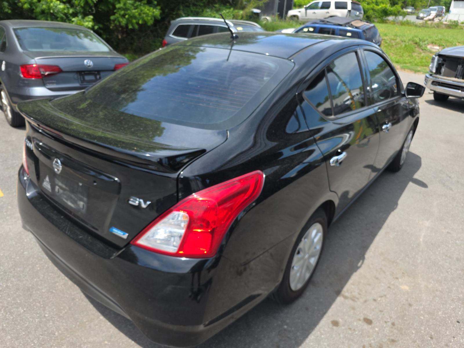 NISSAN VERSA - 3