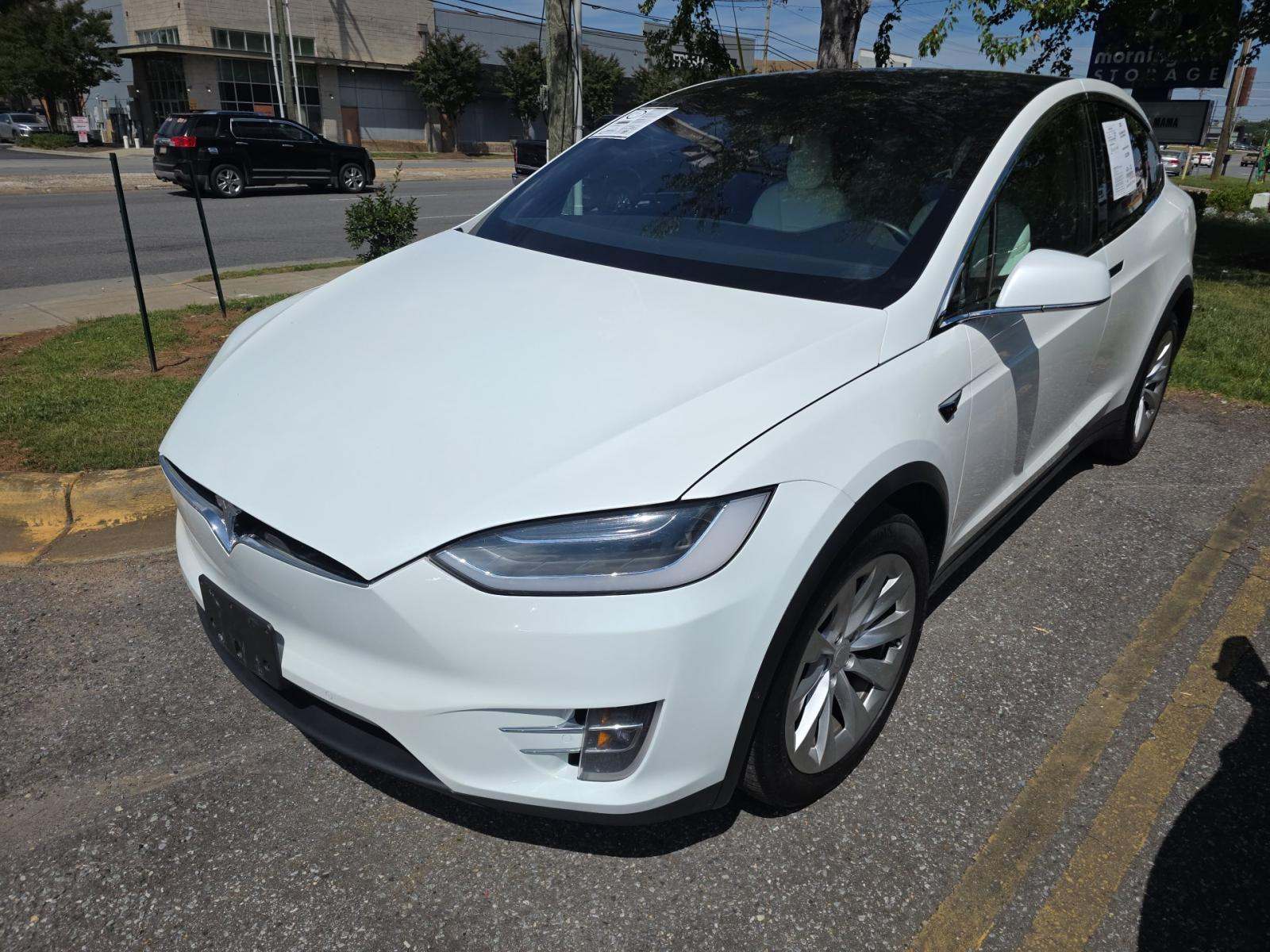 TESLA MODEL X - 1