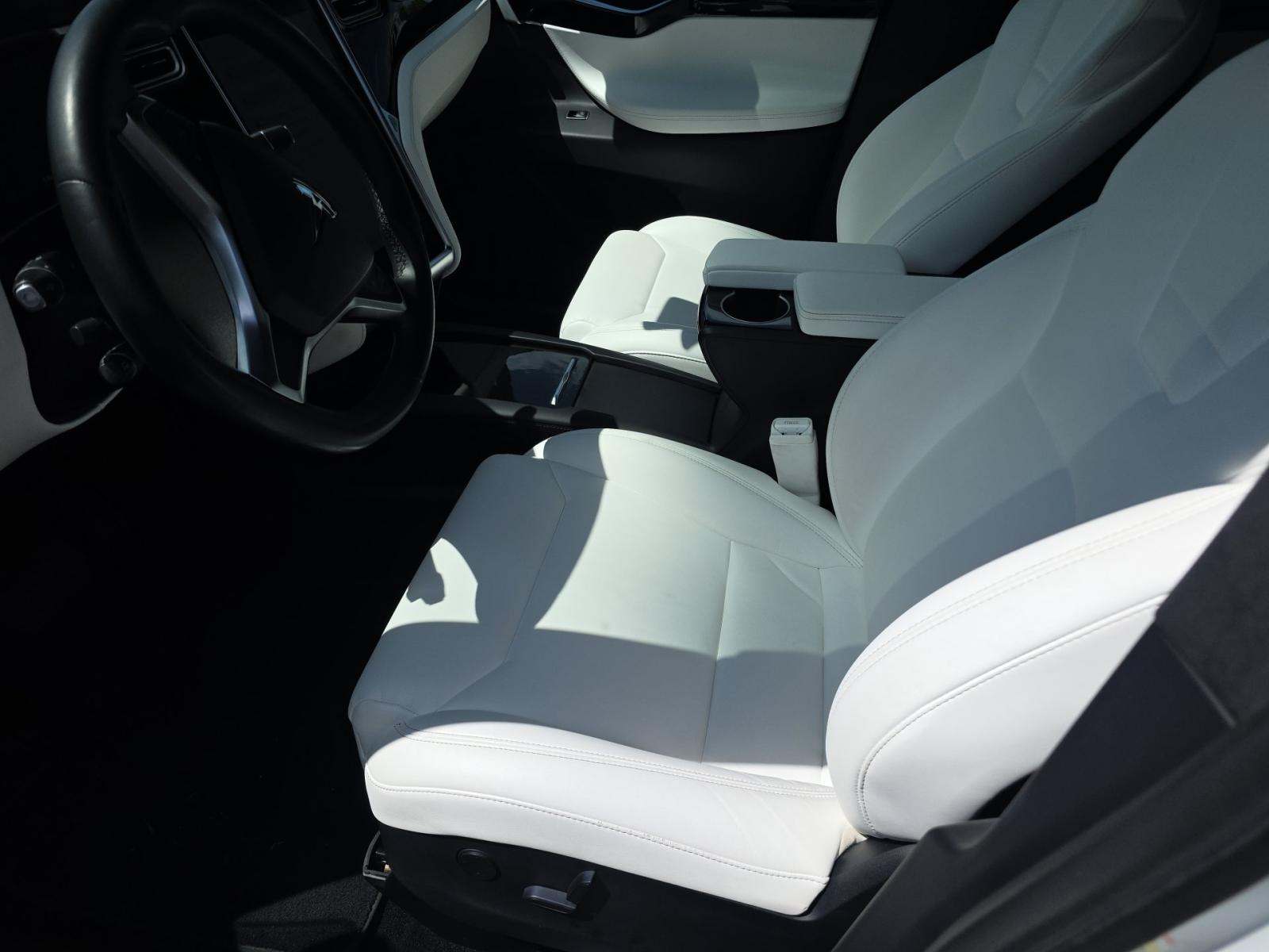 TESLA MODEL X - 6
