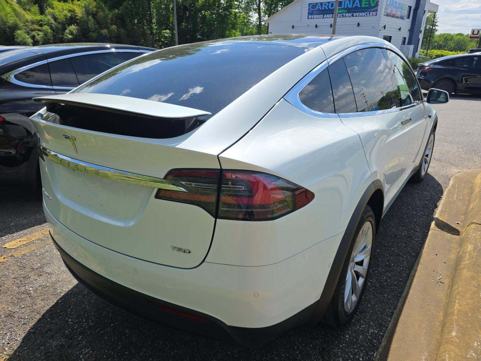 TESLA MODEL X - 3