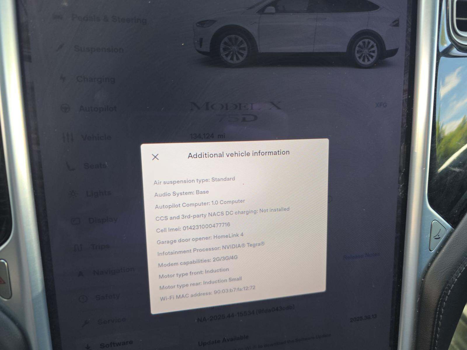 TESLA MODEL X - 8