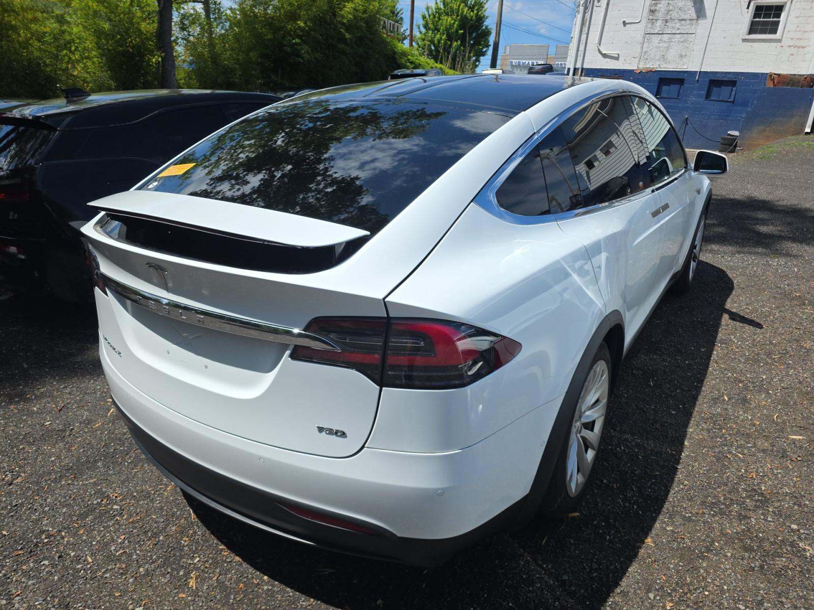 TESLA MODEL X - 3